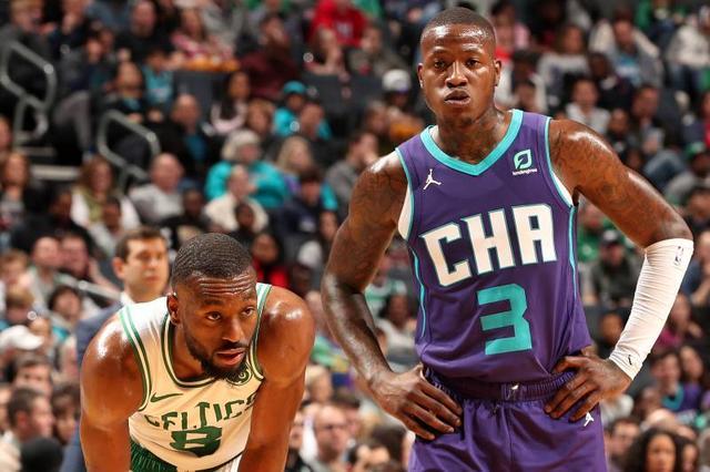 队员通过严 队员通过严